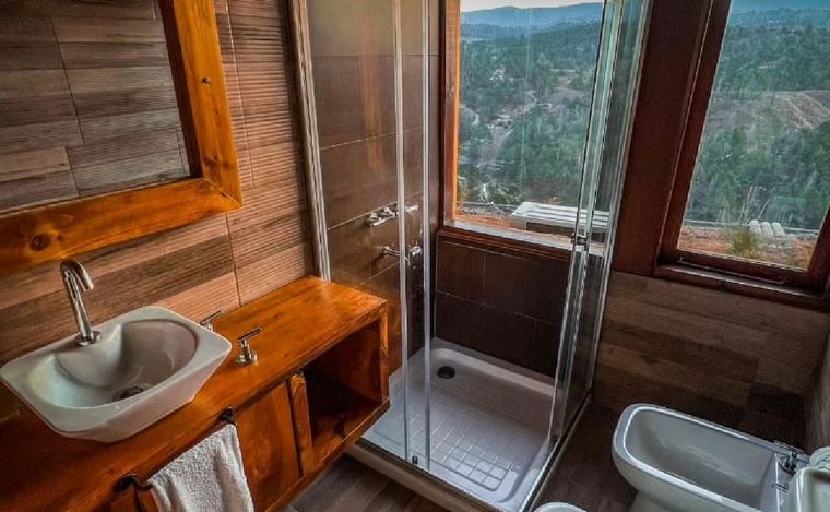 El interior de una de las habitaciones. (@hosteriaelduraznocba)