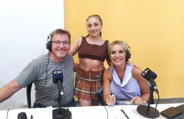 Yas Gagliardi lleva baladas y ritmo urbano al Festival de la Avicultura 2024.