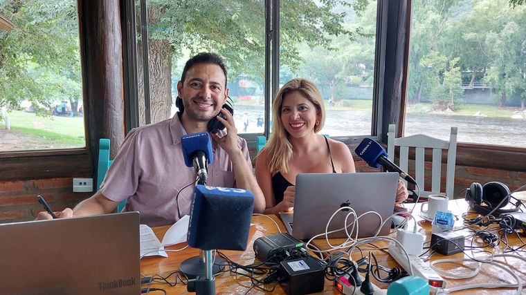 Viva la Radio,  desde el parador La Choza de Santa Rosa de Calamuchita.