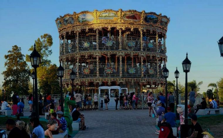 El Carrusel Titán Deluxe en Puerto General San Martín, un plan imperdible.