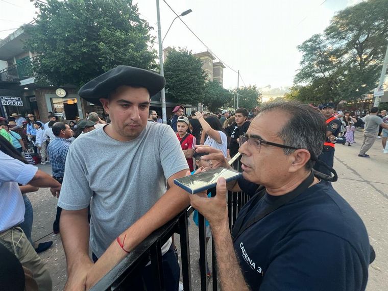 Largas filas para conseguir entradas para Jesús María, que ya se agotaron.