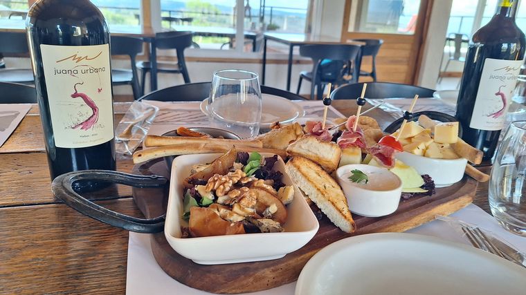 Juana Urbana un restaurant para pasar el día con vistas al Champaquí