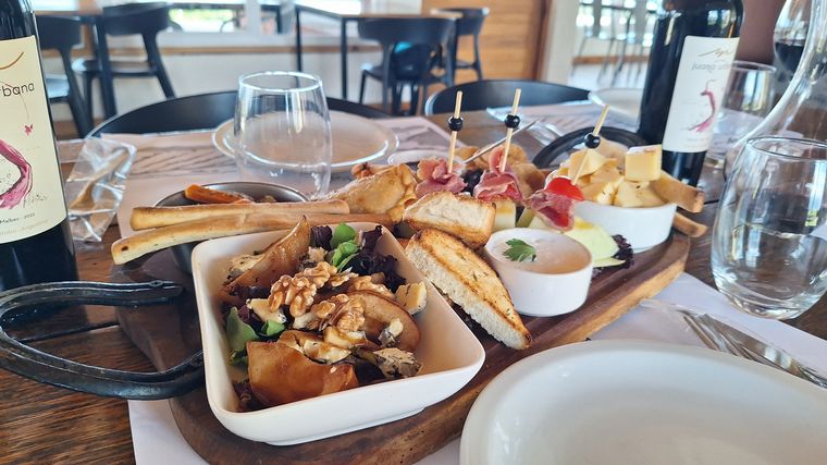 Juana Urbana un restaurant para pasar el día con vistas al Champaquí