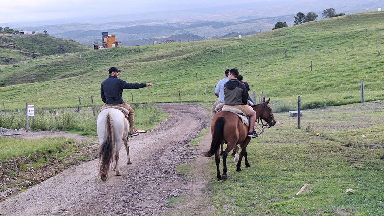 Villa Yacanto, un recorrido en caballo por el paraíso serrano