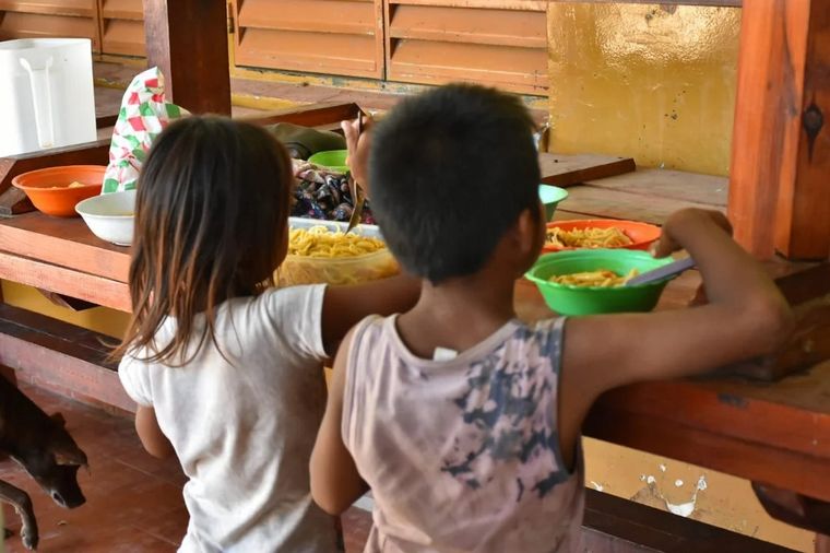 FOTO: Cada vez más alumnos deben desayunar y almorzar en escuelas estatales del país