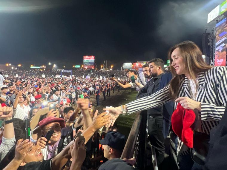 FOTO: La vicepresidenta Victoria Villarruel presente en la octava noche del festival. 