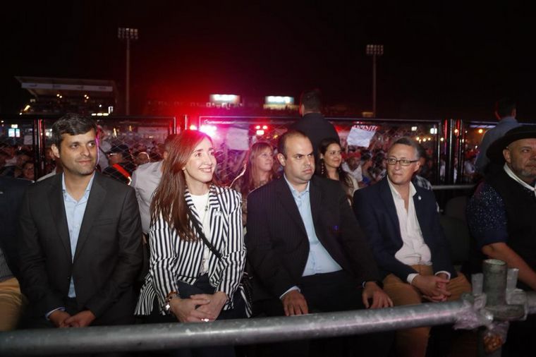 La vicepresidenta Victoria Villarruel presente en la octava noche del festival.