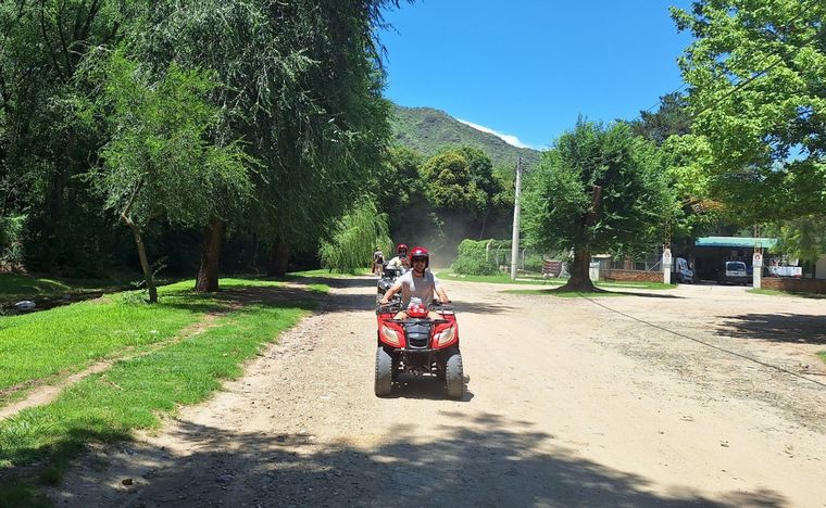 Paseo en cuatriciclo en Villa General Belgrano.