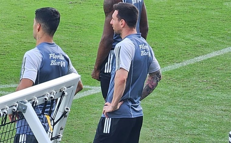 FOTO: Messi y Suárez volvieron a entrenar juntos. 