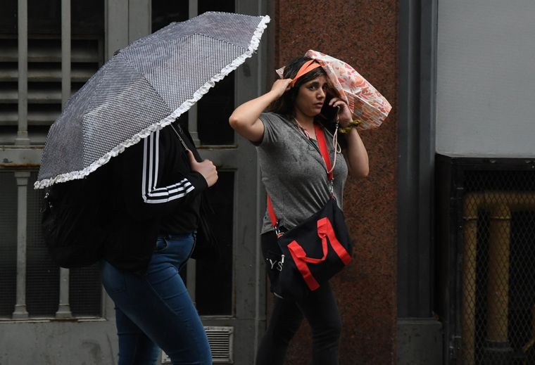 FOTO: Alerta amarilla por tormentas y vientos en 10 provincias argentinas.