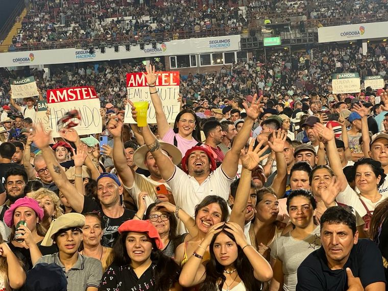 Lleno total en la penúltima noche oficial de Jesús María.