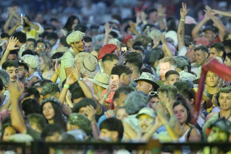 Lleno total en la penúltima noche oficial de Jesús María.