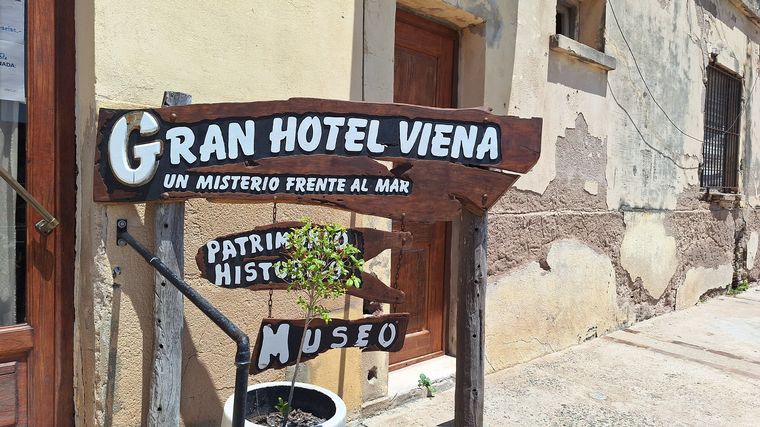 FOTO: Cadena 3 visitó el histórico y misterioso Hotel Viena de Miramar de Ansenuza