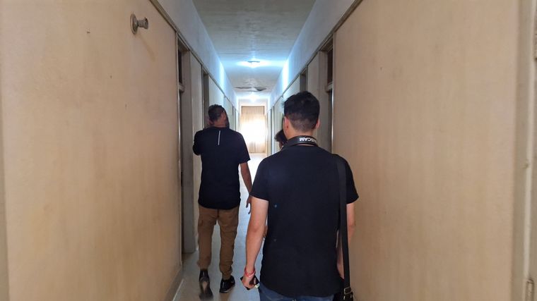 Cadena 3 visitó el histórico y misterioso Hotel Viena de Miramar de Ansenuza