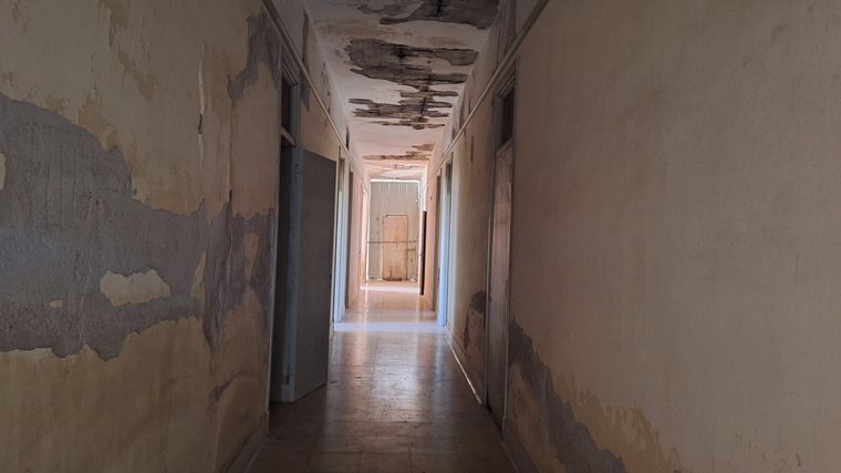 Cadena 3 visitó el histórico y misterioso Hotel Viena de Miramar de Ansenuza