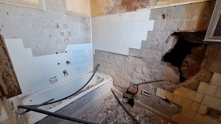 Cadena 3 visitó el histórico y misterioso Hotel Viena de Miramar de Ansenuza