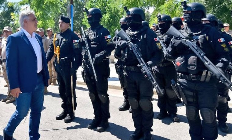 Llaryora puede mejorar, si quiere: el ejemplo de la policía, por Adrián Simioni.