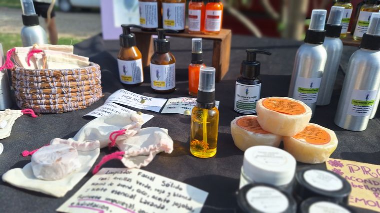 Feria de artesanos en Villa La Bolsa, un espacio de arte, música y cultura