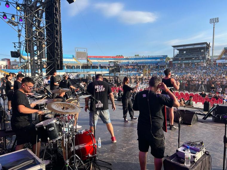 Desakata2, una de las bandas que abrió la noche en Jesús María. 