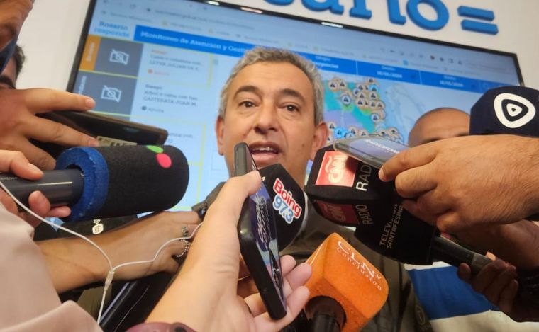 Javkin analiza la forma de aumentar el boleto.