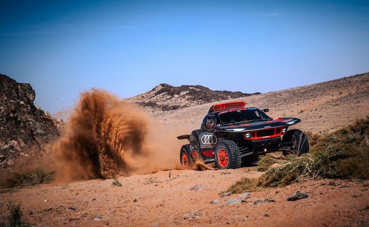 Loeb presiona, pero Sainz también lo da todo para seguir en la punta