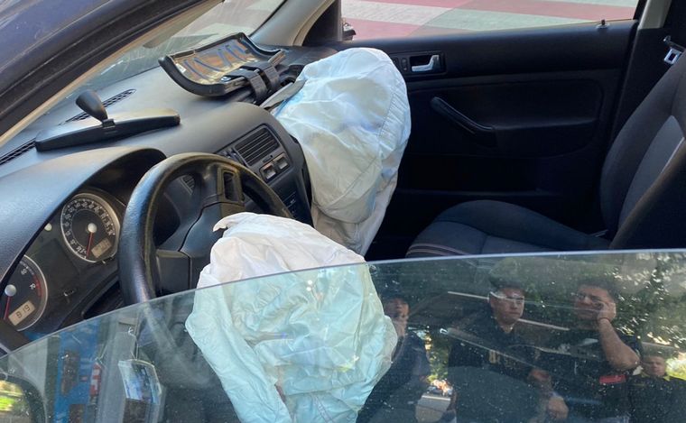 Violento choque entre un auto y un taxi en Córdoba.