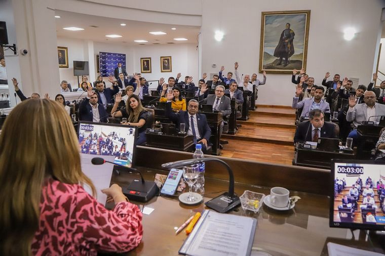 FOTO: La Legislatura de La Rioja, en sesión.