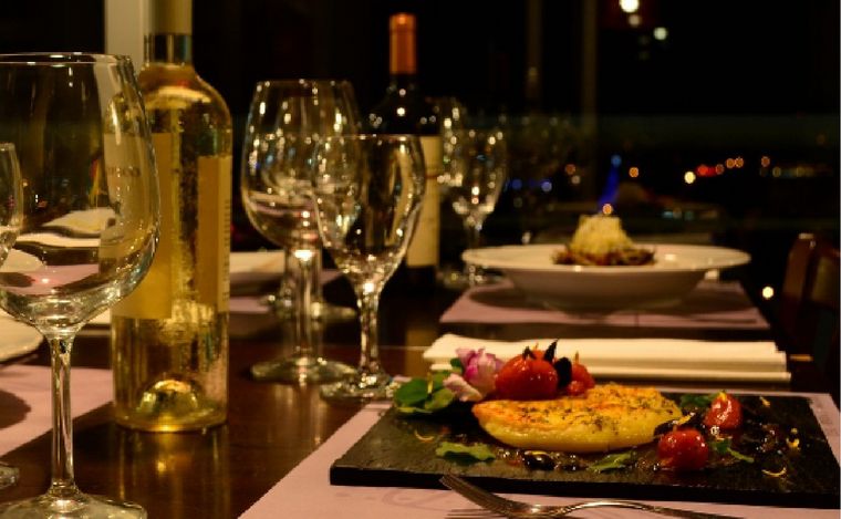 Piso 11 estrena su servicio de seis cubiertos.