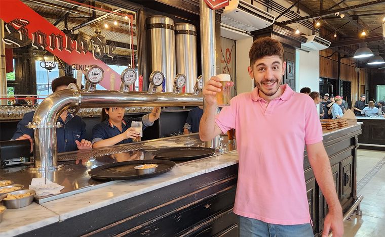 De la fábrica al vaso: el patio cervecero único donde fluye Santa Fe sin parar.