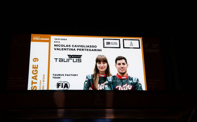 La premiación de la Etapa 9, con los cordobeses en pantalla gigante