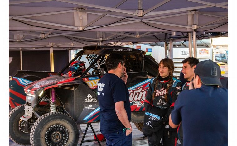 Nico y Vale con Marcelo Carballar, el uruguayo los trajo al equipo oficial