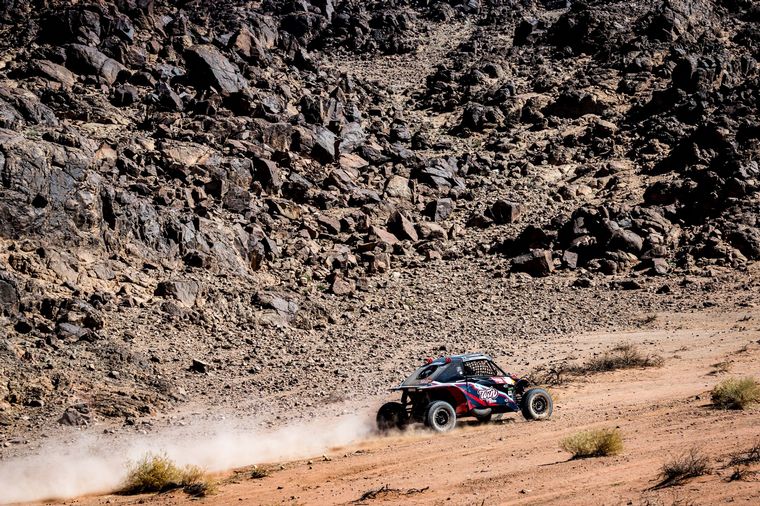 En el terreno pedregoso, el Taurus de Cavigliasso-Pertegarini