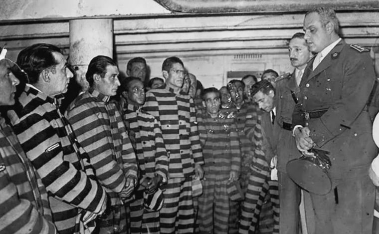FOTO: En 1947 Roberto Pettinato, director de Institutos Penales, prohibió el uso de trajes 