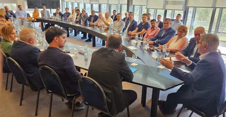 Llaryora y Dellarosa con los empresarios cordobeses.