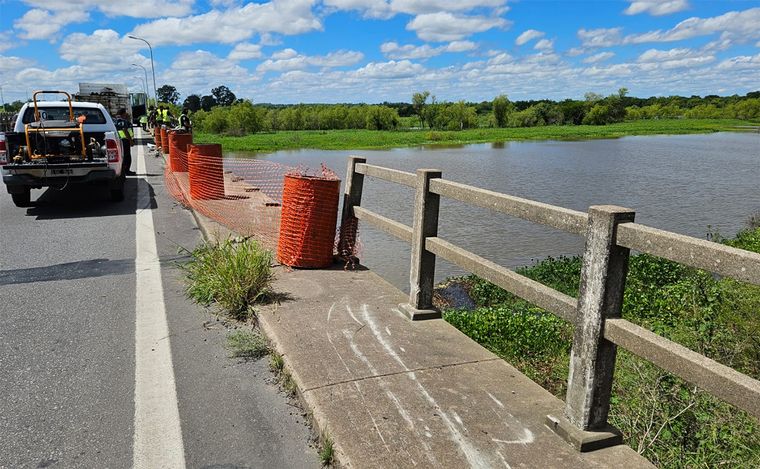 Intensa búsqueda del camionero cordobés que cayó en un arroyo de Santa Fe.