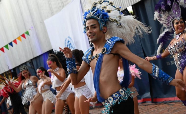 FOTO: Llegan los carnavales para poner alegría a clubes y barrios de Rosario.