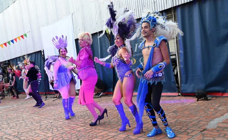 Llegan los carnavales para poner alegría a clubes y barrios de Rosario.