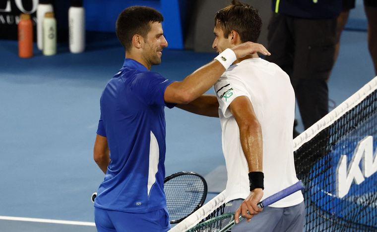 FOTO: Australian Open: Djokovic le ganó al argentino Etcheverry por 6-3, 6-3, 7-6.