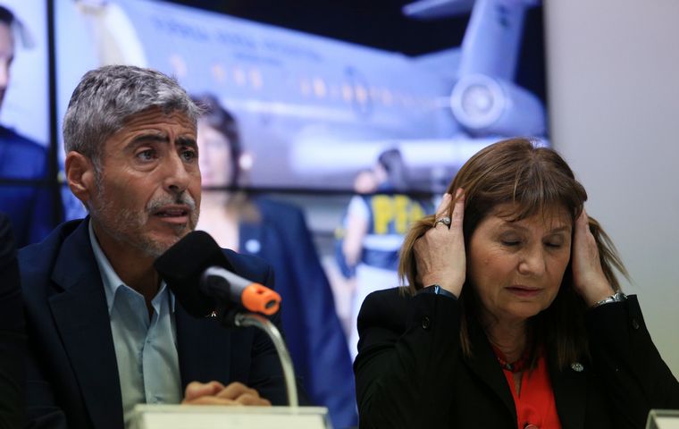 Conferencia de prensa de las autoridades de seguridad.