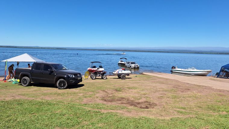 Viva la Radio transmite desde Villa Rumipal.