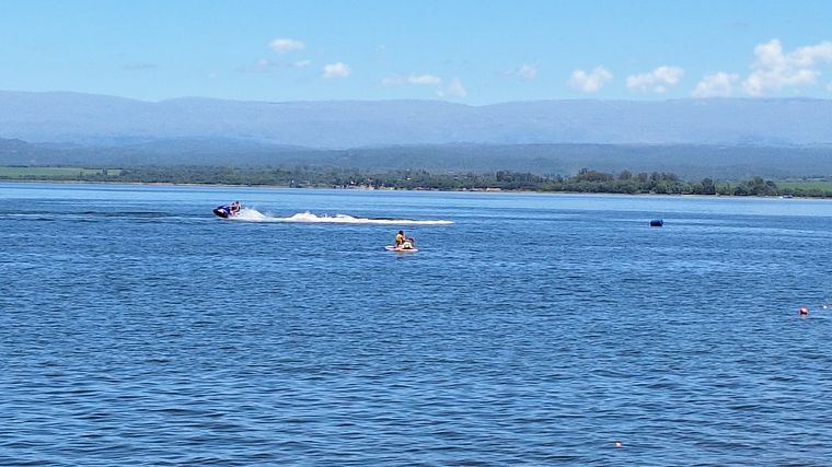 Viva la Radio transmite desde Villa Rumipal.