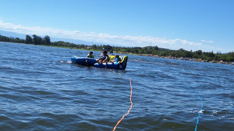 El gomón en Villa Rumipal es furor en el verano y la Geo se animó
