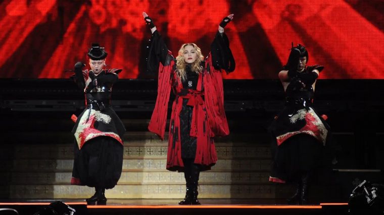 FOTO: Dos espectadores demandaron a Madonna por comenzar tarde un show