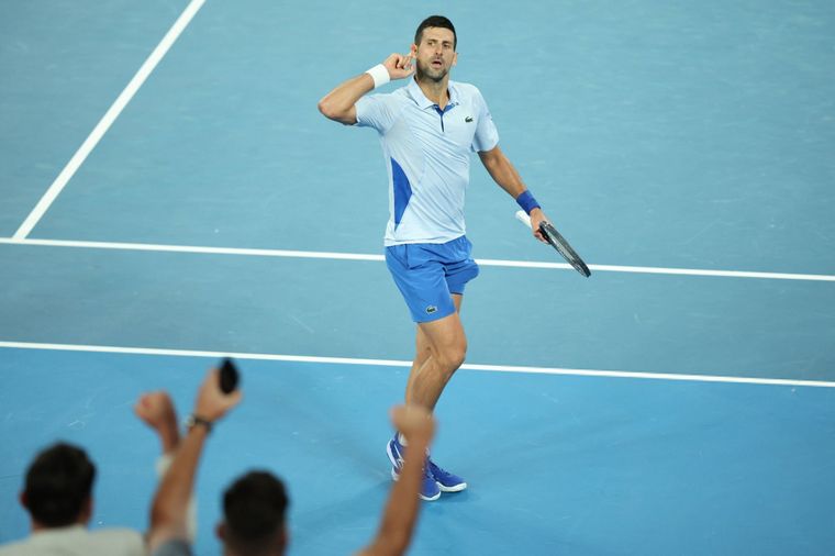 FOTO: Djokovic sigue imparable en el Australia Open y ya está en cuartos de final