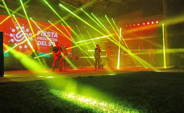 Agustín Dadamio visitó la Fiesta Provincial del Sol en Romang. 