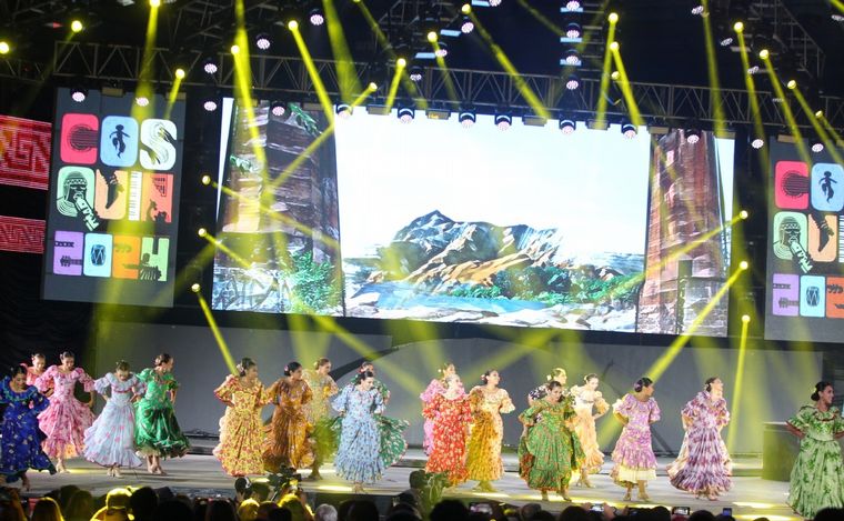 La segunda luna del Festival Nacional de Folklore de Cosquín