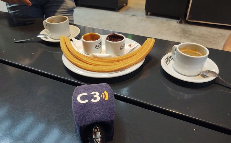 Lucas Correa visitó el Mercado de los Carruajes en el marco del Operativo Verano. 