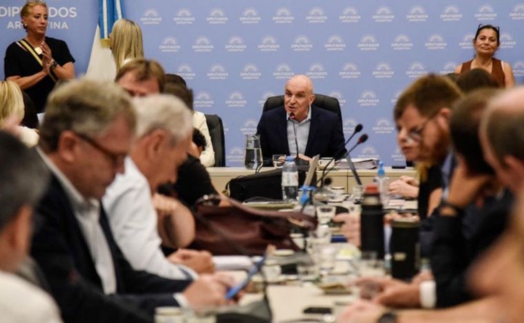 El Gobierno convocó al plenario de comisiones para tratar la ley ómnibus en Diputados