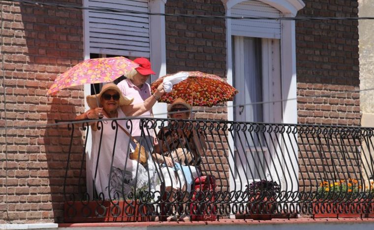 Todo el color de la tradicional peña de la Munich en Cosquín