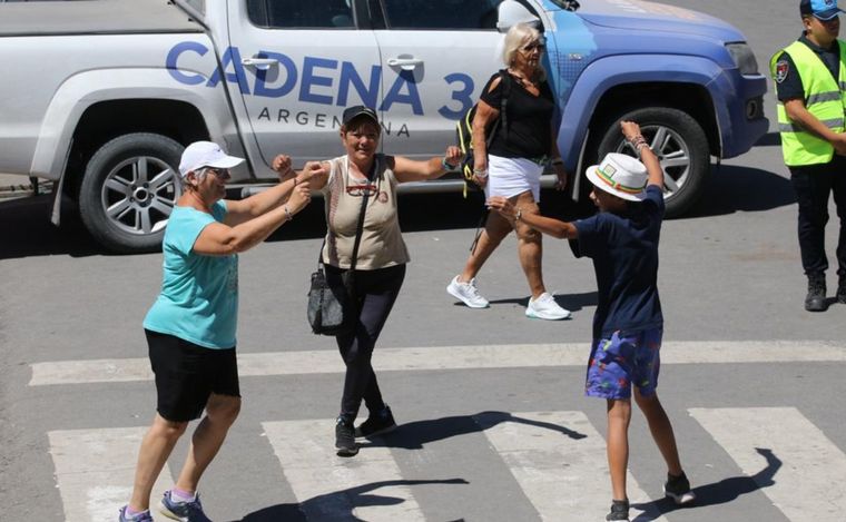 Todo el color de la tradicional peña de la Munich en Cosquín